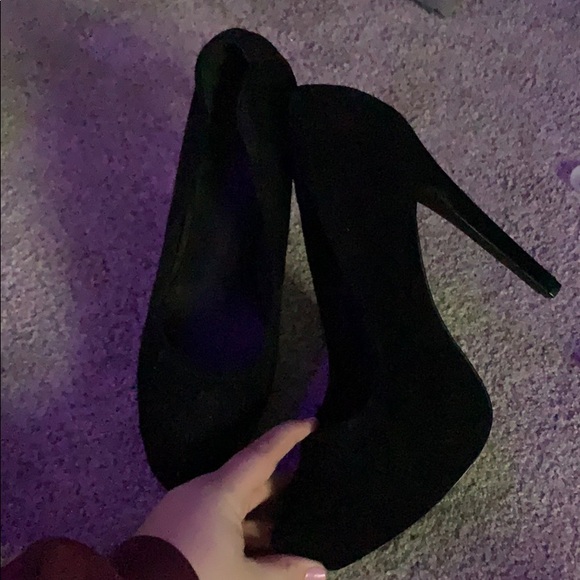 WORN ONCE All Black Heels - Picture 2 of 4